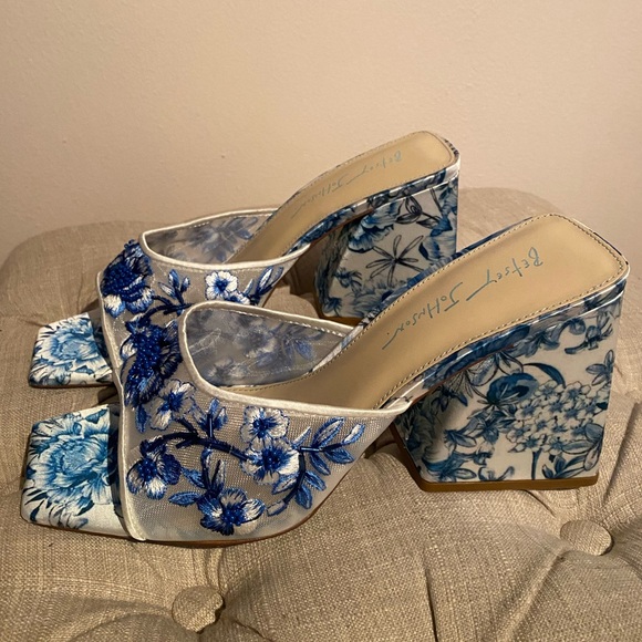 Betsey Johnson Bridal Blue Floral Embellished block heels - Picture 7 of 11